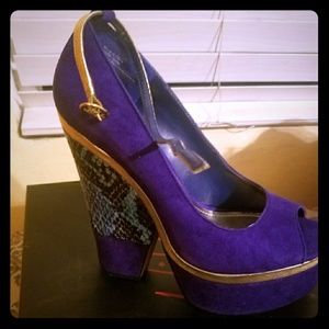 Wild pair wegdy heels.